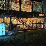 Comfortable Square Daire Bükreş