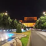 Comfortable Square Daire Bükreş