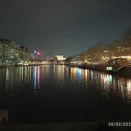 Comfortable Square Apartment