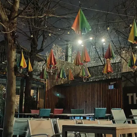 Comfortable Square דירה *